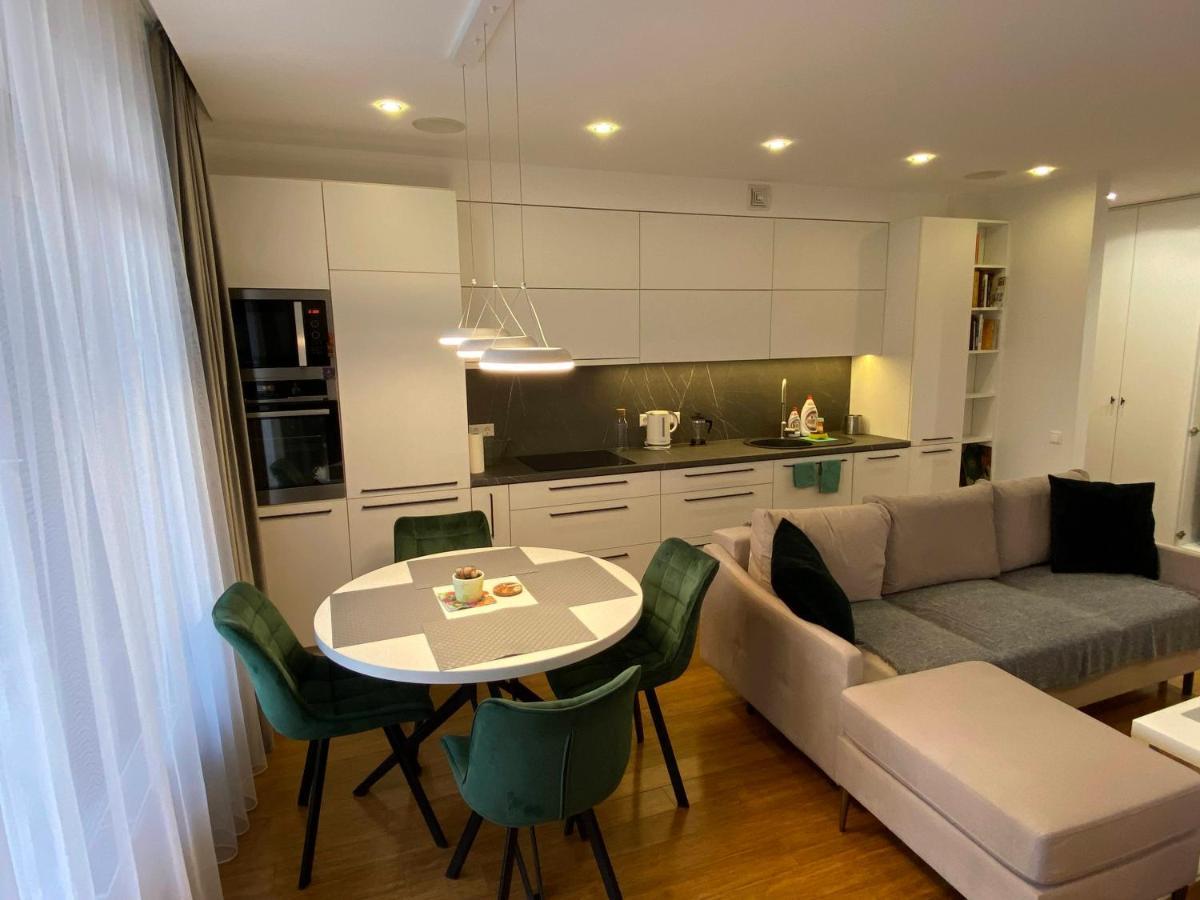 John Lennon Apt In Centre, Balcony, Netflix